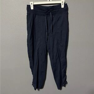 Lululemon Dance Studio Mid Rise Capri Crop Active Pull On True Navy Size 6